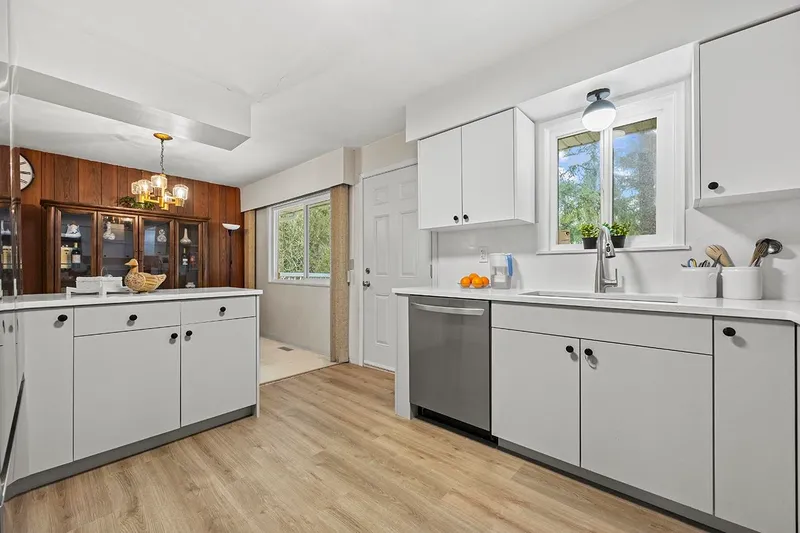 2580 PATRICIA AVENUE - photo 4 of 25