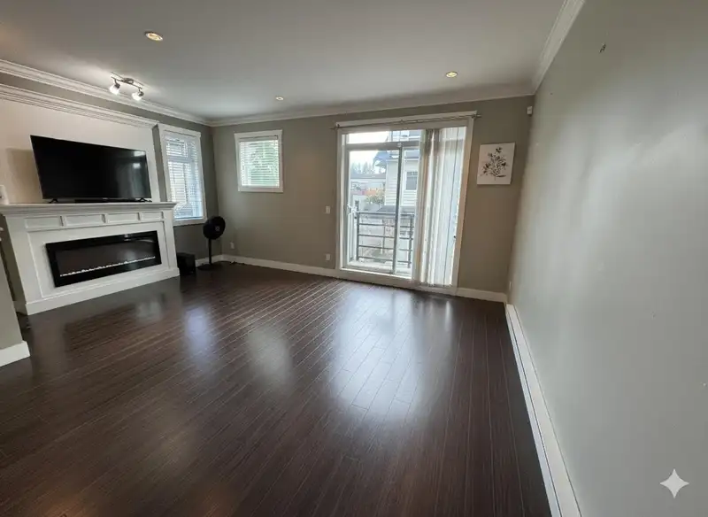 23 14285 64 AVENUE - photo 3 of 20