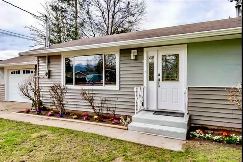 7413 LEARY CRESCENT - photo 2 of 21