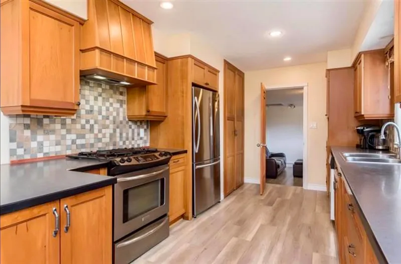 7413 LEARY CRESCENT - photo 4 of 21