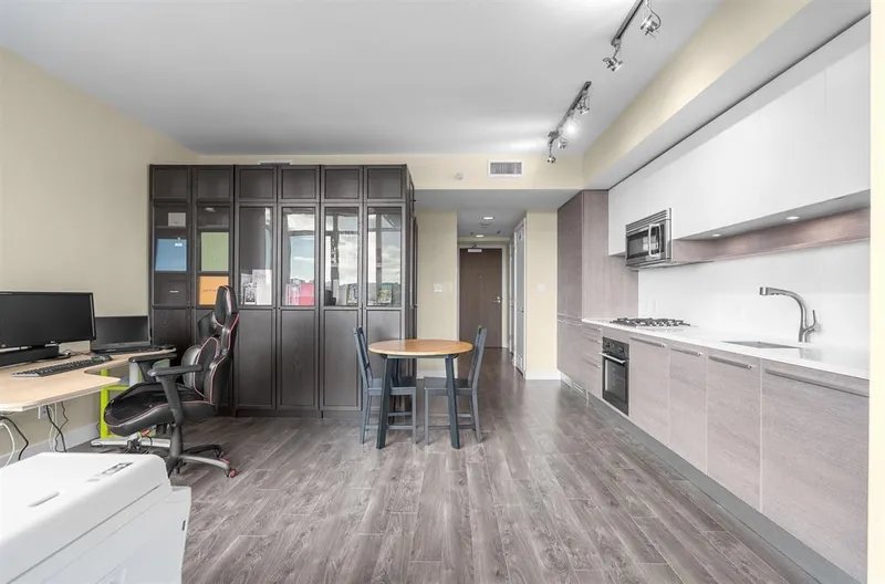 809 2008 ROSSER AVENUE - photo 4 of 23