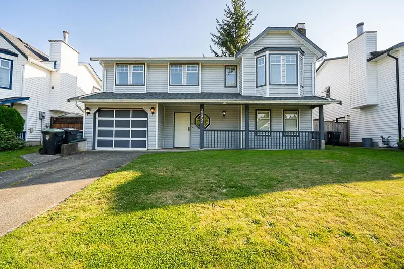 20952 94B AVENUE - photo 3 of 38