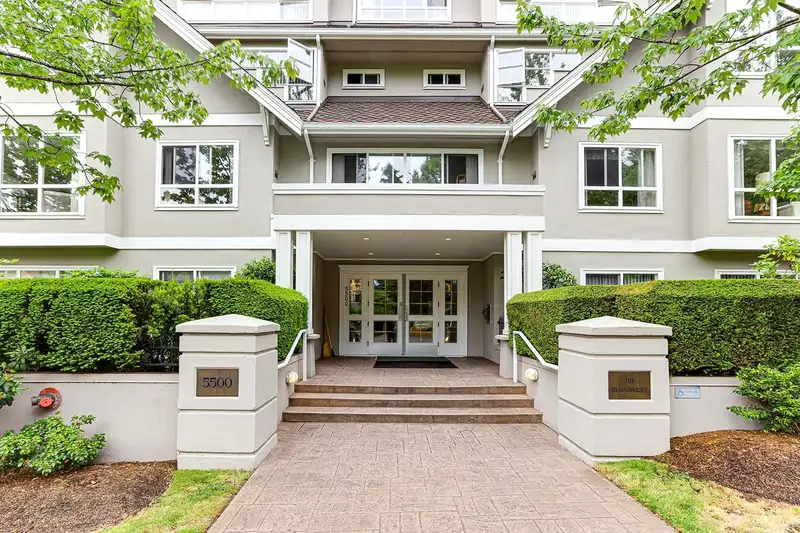 402 5500 13A AVENUE - photo 1 of 38