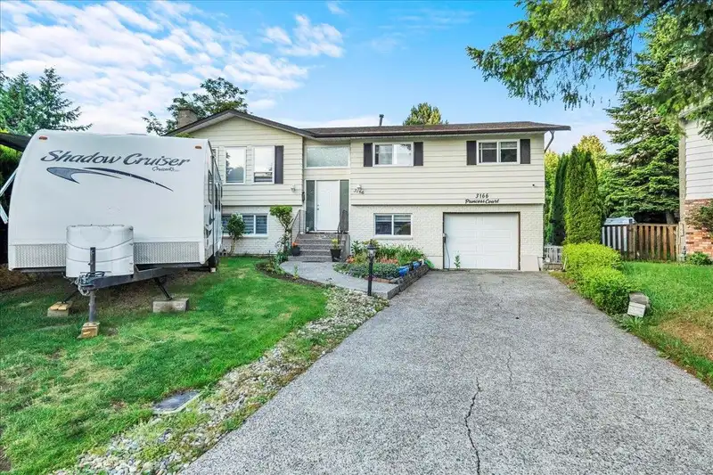 3166 PRINCESS COURT - photo 1 of 33