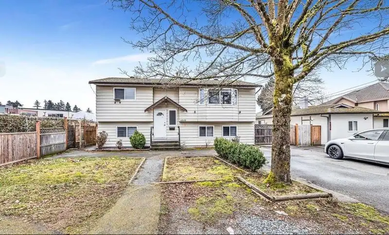 6848 135 AVENUE - photo 2 of 8