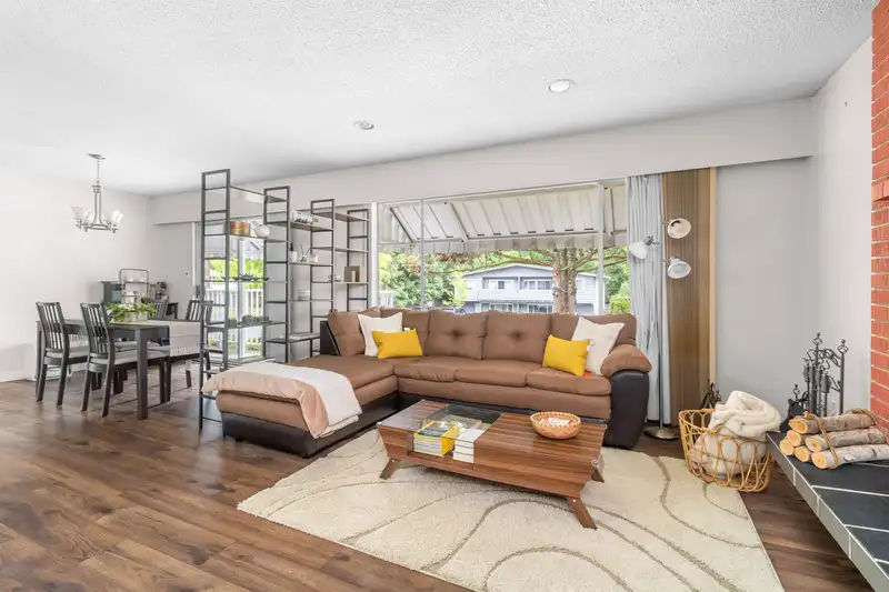 10232 142A STREET - photo 3 of 22