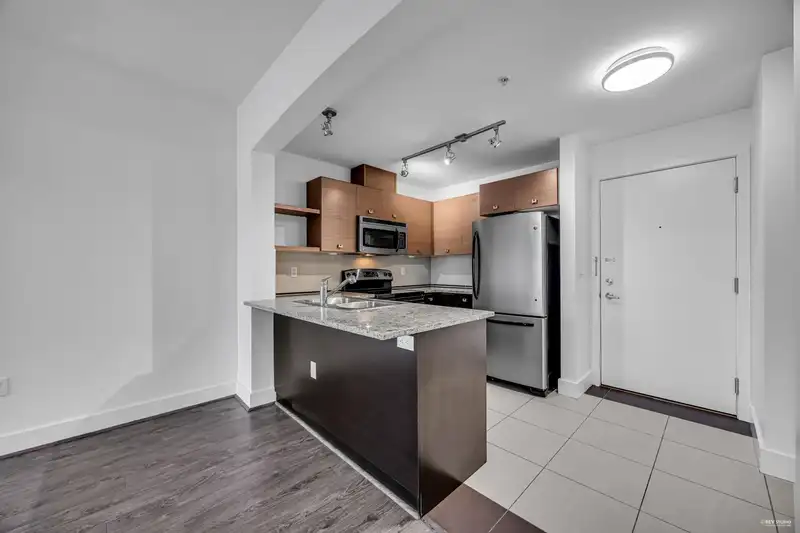 320 6688 120 STREET - photo 3 of 24