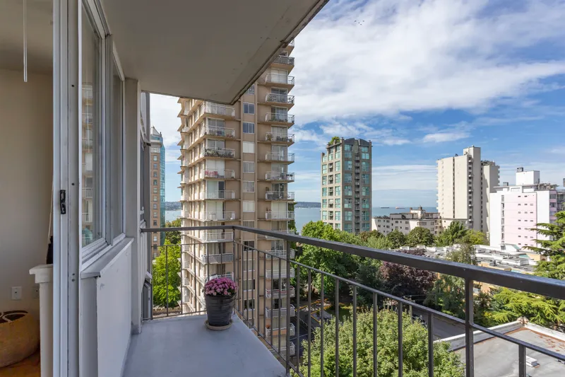 904 1850 COMOX STREET - photo 4 of 25