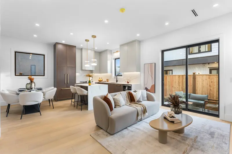 2 546 E 46TH AVENUE - photo 3 of 25