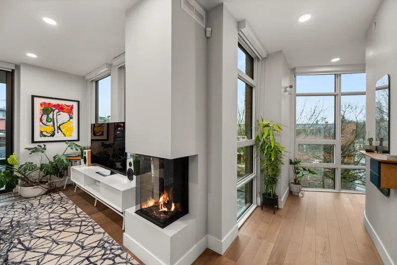 401 2687 MAPLE STREET - photo 4 of 25