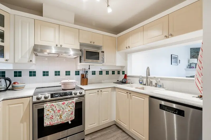 426 5500 ANDREWS ROAD - photo 4 of 25