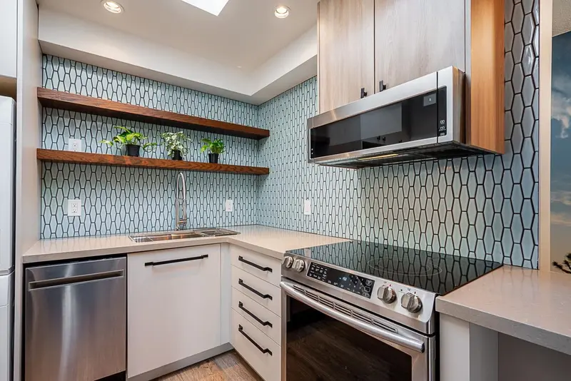 204 555 NORTH ROAD - photo 4 of 25