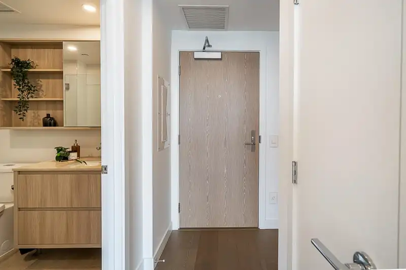 312 15165 THRIFT AVENUE - photo 4 of 40