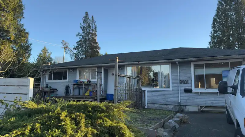 9401 DAWSON CRESCENT - photo 2 of 18