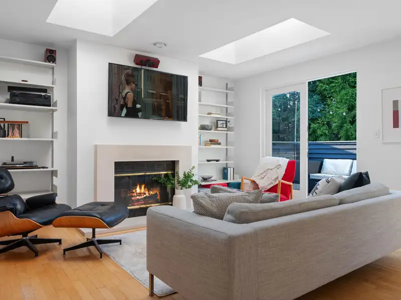 2343 W 7TH AVENUE - photo 2 of 40