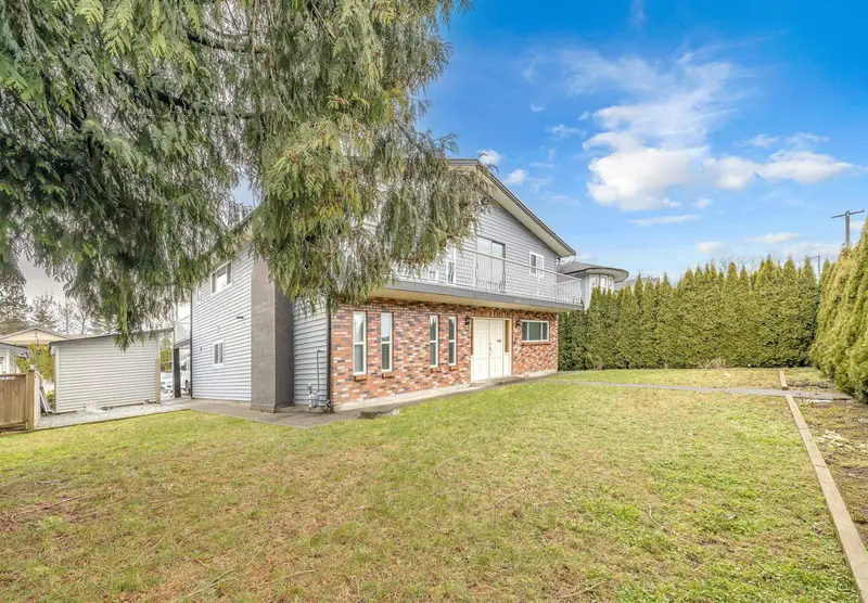 13052 64 AVENUE - photo 2 of 25