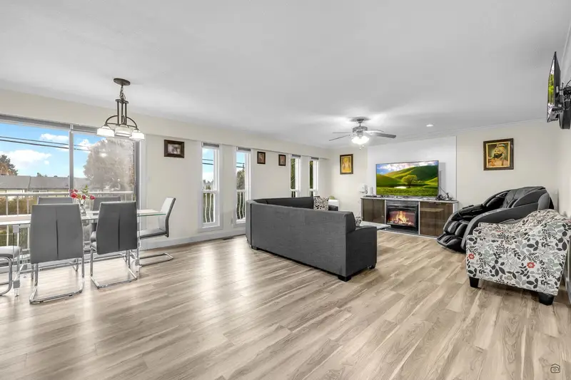 13052 64 AVENUE - photo 3 of 25