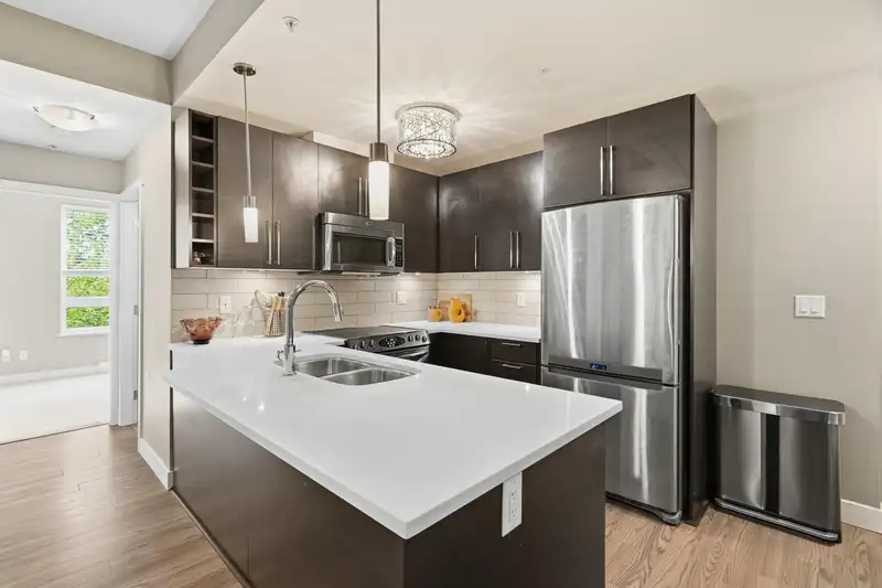 203 14358 60 AVENUE - photo 1 of 26