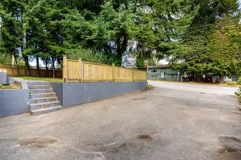 9893 132 STREET - photo 3 of 39