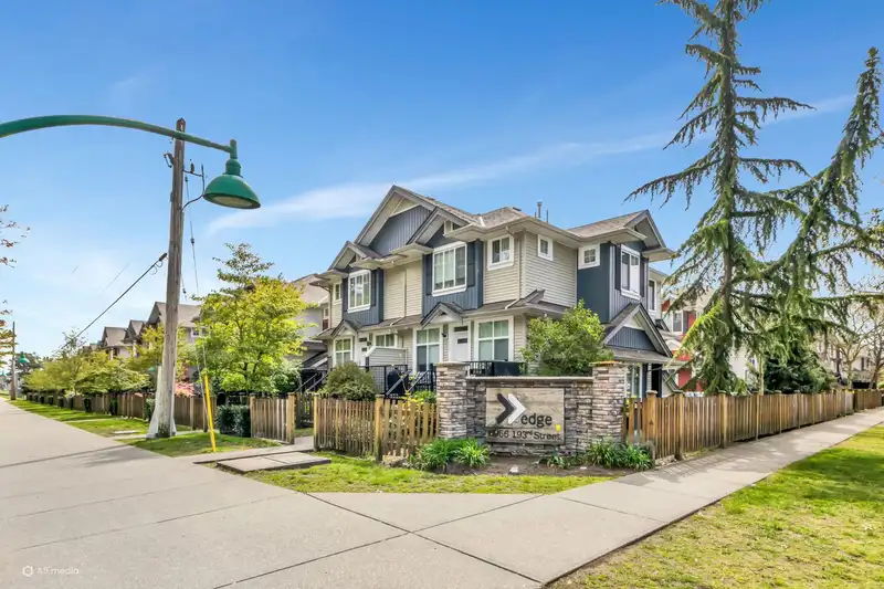 19 6956 193 STREET - photo 3 of 34
