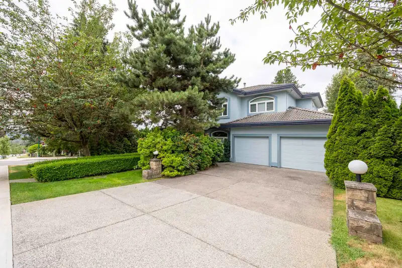 1939 WOOLWICH AVENUE - photo 1 of 31
