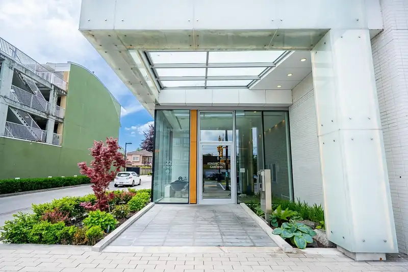 1107 2220 KINGSWAY - photo 3 of 37