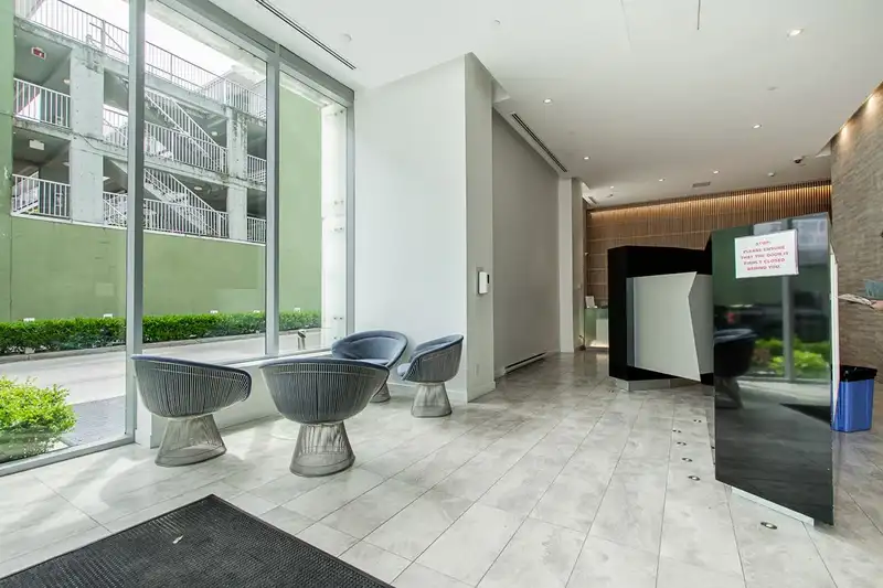 1107 2220 KINGSWAY - photo 4 of 37