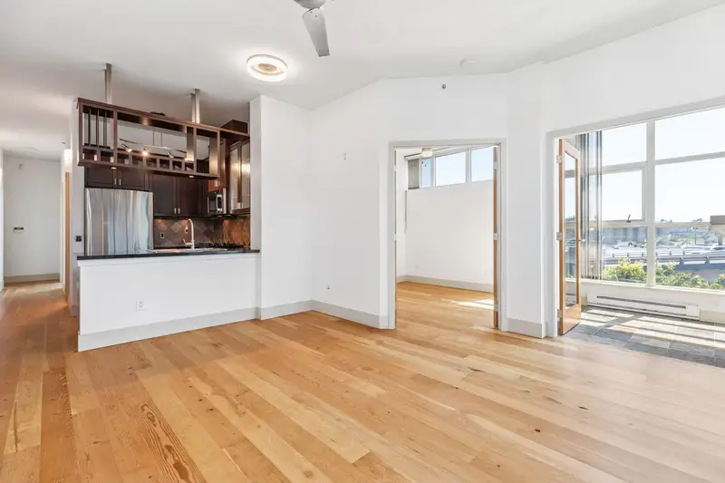 423 8988 HUDSON STREET - photo 3 of 25