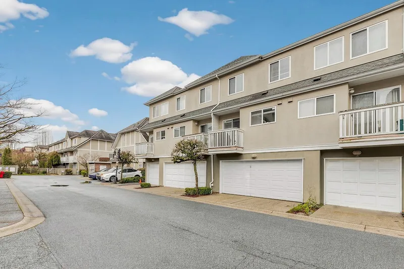 14 7831 GARDEN CITY ROAD - photo 3 of 25