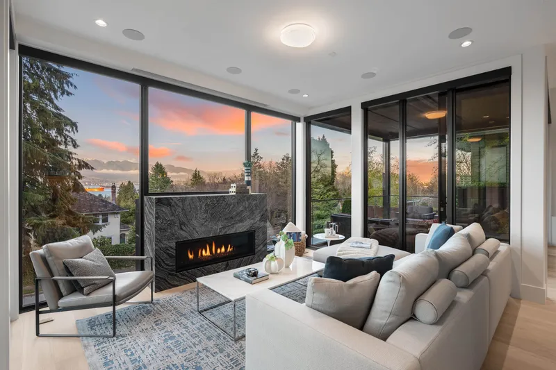 4346 LOCARNO CRESCENT - photo 2 of 25