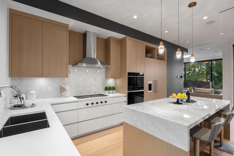 4346 LOCARNO CRESCENT - photo 4 of 25