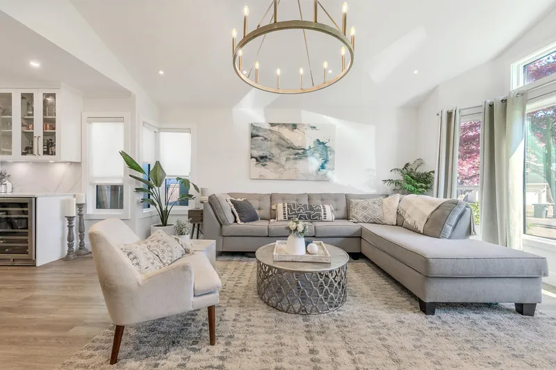 15967 19A AVENUE - photo 2 of 24