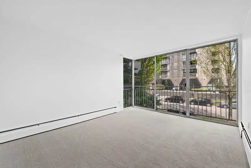 203 1250 BURNABY STREET - photo 4 of 26