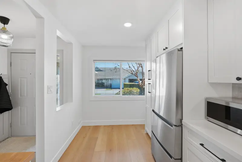 34 17516 4 AVENUE - photo 4 of 25