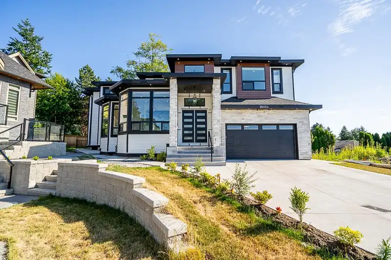 18054 63B AVENUE - photo 2 of 40