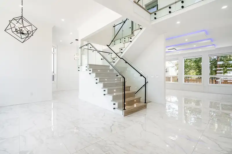 18054 63B AVENUE - photo 4 of 40