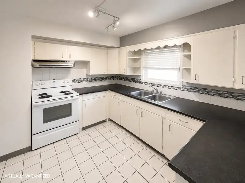 3144 E 18TH AVENUE - photo 4 of 24