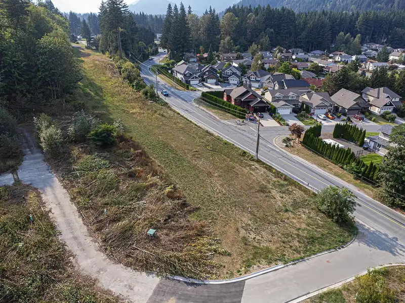 9 66026 KAWKAWA LAKE ROAD - photo 3 of 27