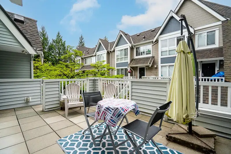 2 1027 LYNN VALLEY ROAD - photo 4 of 38