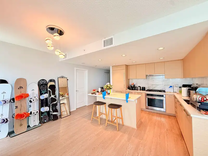 2608 6700 DUNBLANE AVENUE - photo 3 of 30
