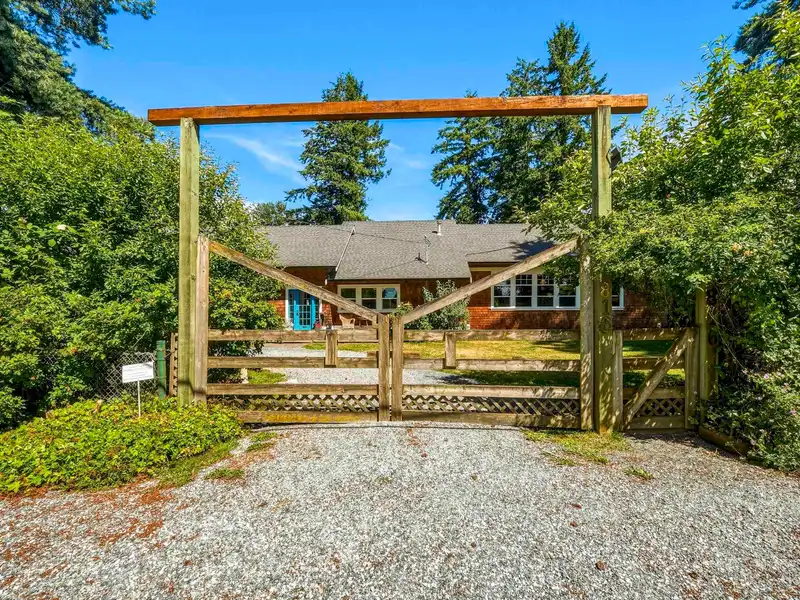816 248 STREET - photo 4 of 37