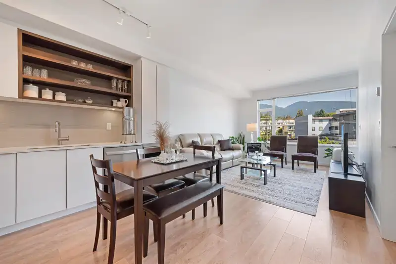 303 725 MARINE DRIVE - photo 4 of 25