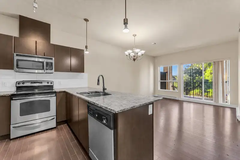 409 9655 KING GEORGE BOULEVARD - photo 2 of 33