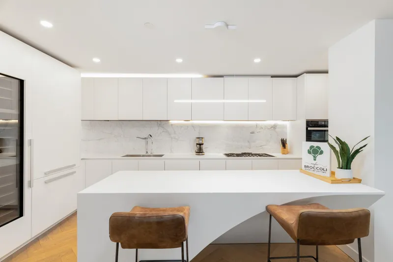 4906 1480 HOWE STREET - photo 3 of 25