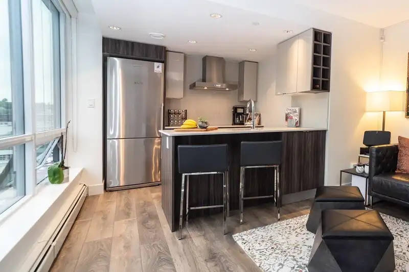 906 1788 COLUMBIA STREET - photo 3 of 36