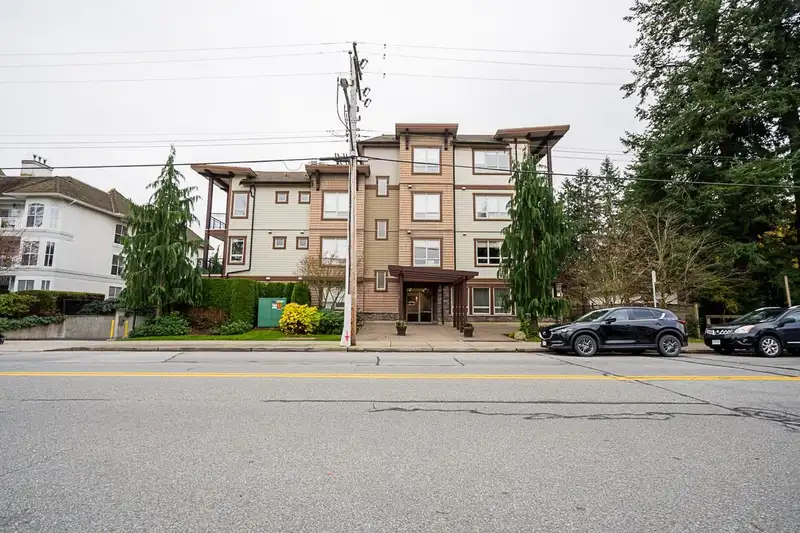 102 15268 18 AVENUE - photo 1 of 26
