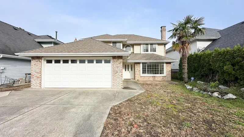 6159 45 AVENUE - photo 1 of 25