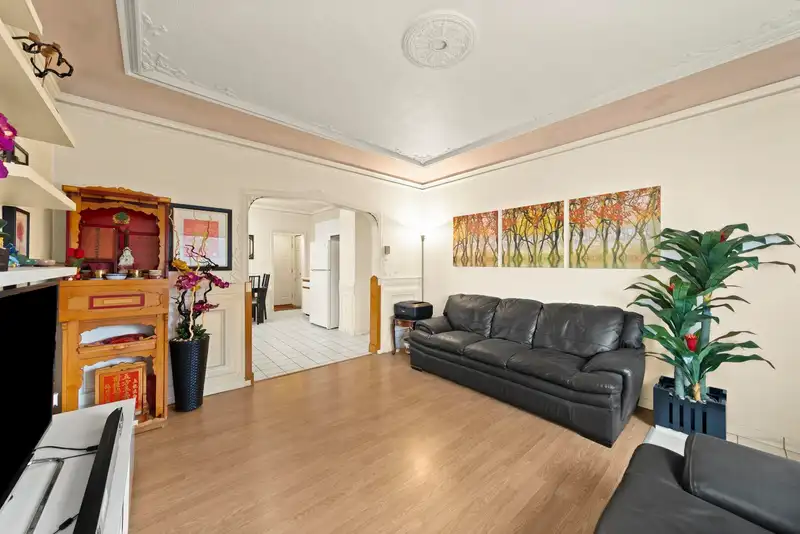 2168 RENFREW STREET - photo 3 of 35