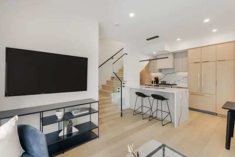 1 550 KASLO STREET - photo 4 of 25