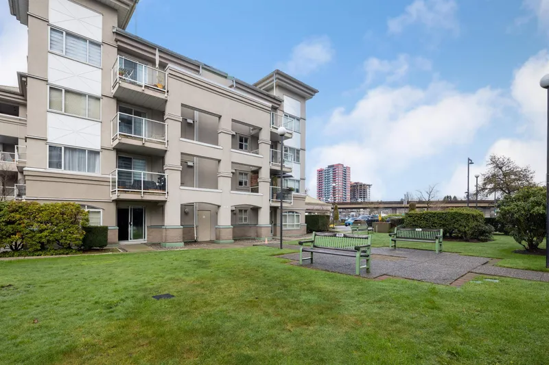 313 10533 UNIVERSITY DRIVE - photo 3 of 25